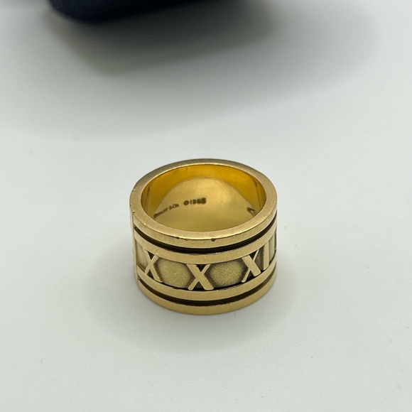 Tiffany & Co. 1995 18K Yellow Gold Atlas Unisex Ring - Picture 3 of 8